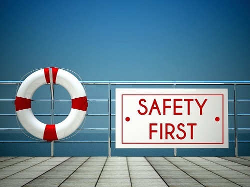 7 Swimming Pool Safety Tips for Parents to Keep Kids Safe